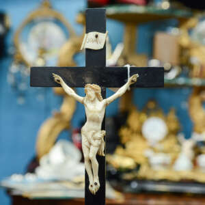 Piccolo Cristo in osso