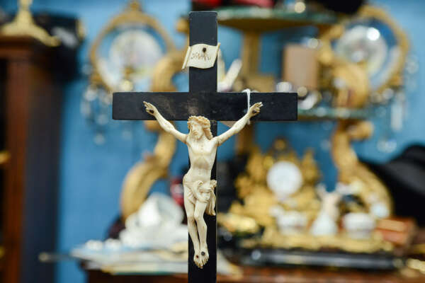 Piccolo Cristo in osso