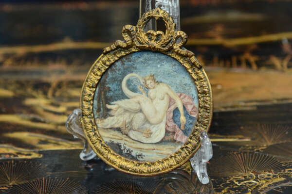 Miniatura su avorio "Leda e il Cigno"