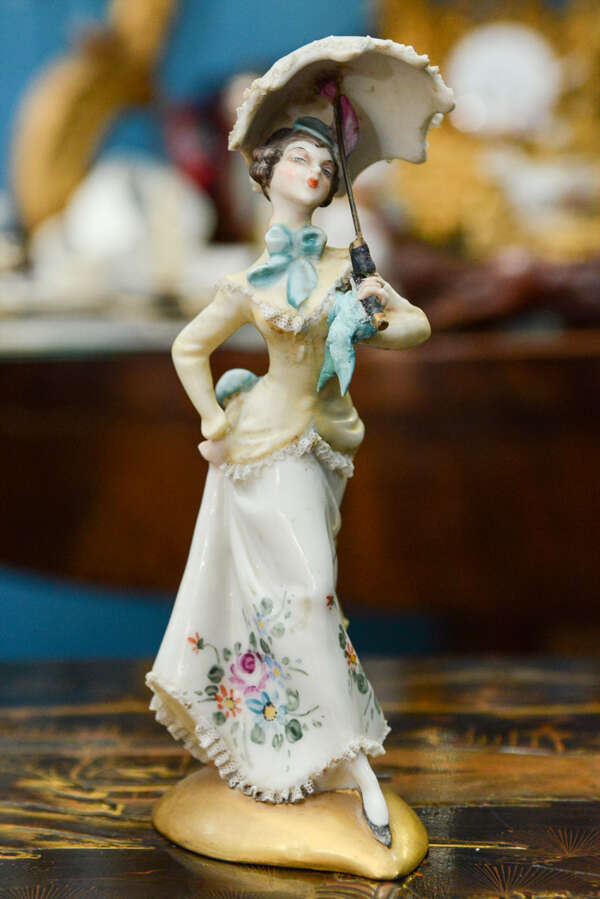 Statuina in porcellana di Capodimonte