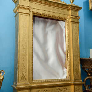 Antico reliquiario in legno dorato